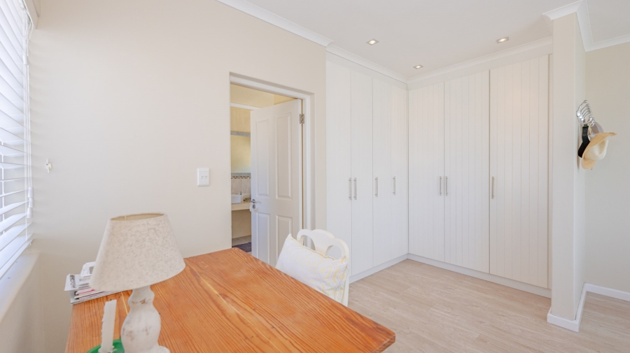 6 Bedroom Property for Sale in Agulhas Western Cape